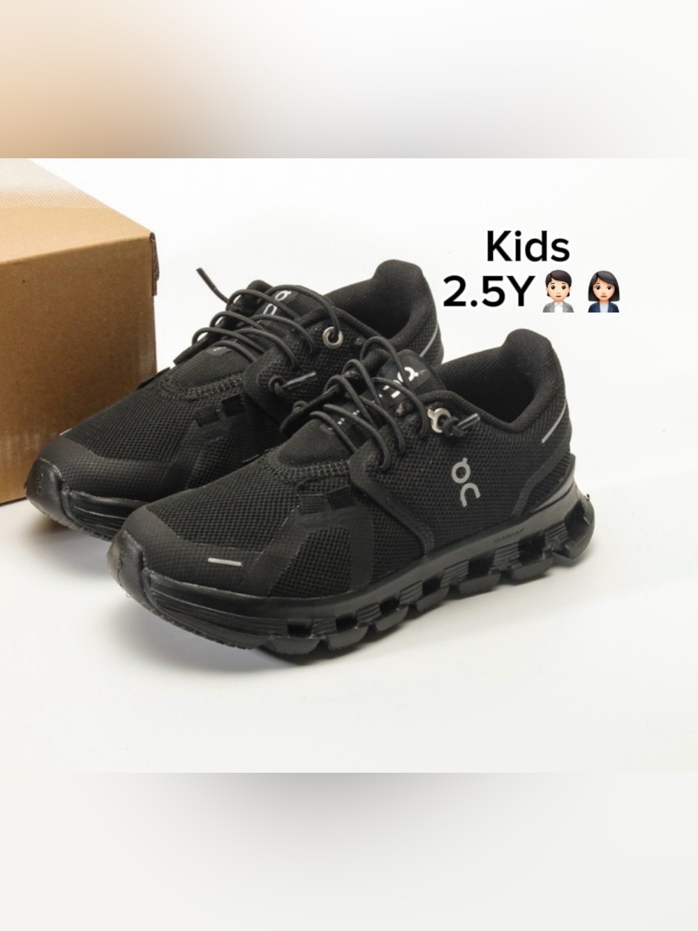 On Running Kids Cloud 6 Athletic
Shoe All - Black 🙋🏻🙋🏻‍♀️(SIZE 2.5Y)